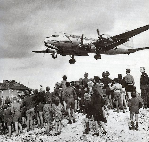 Picture of C-54 Landing at Templehof Airport